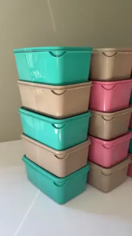 ✨ Praticidade e organização na sua cozinha! ✨ Chegou o Kit de Vasilhas que vai facilitar seu dia a dia: perfeitas para guardar alimentos, organizar a geladeira e manter tudo sempre fresquinho. 🥗🍲