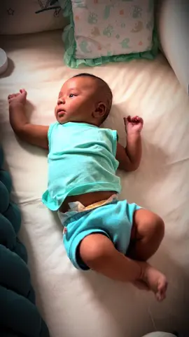 Vai de vagar menino 🥹🥰 . . . #maternidadecomhumor #paideprimeiraviagem #fyp #baby 