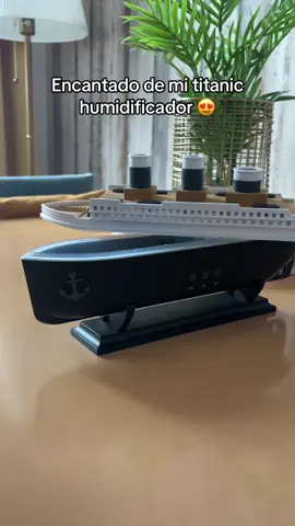 Encantado de mi nuevo humidificador con forma de titanic🥰. Es como tener el Titanic en casa. Es un regalo súper original perfecto para estos días de frío. #viral #fyp #humidificador #relaxing #navidad 