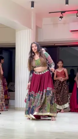 Dola re dola #viral #trendingsong #dance #viralvideo #foryoupage 