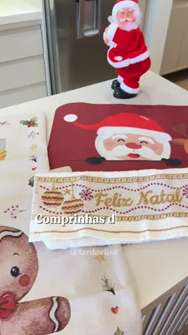 Ids Shopee:  Kit capas de almofadas natal linho:  AAT-DMJ-AWW Kit capas natal coloridas: BMJ-SYM-XJD Papai noel dançarino:  CEF-FZK-FKN Tapete porta de natal: ABP-WTJ-RFA Toalha de rosto:  AEM-BAW-UVK #natal2025 #natal #shopee #decoracaodenatal 