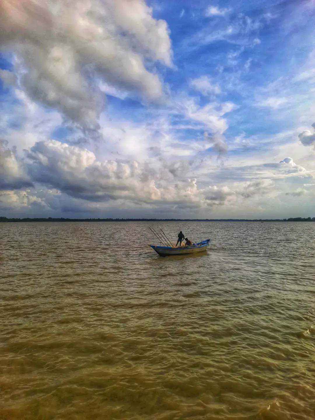 জলে ভেসে ভেসে বাঁচে যে জীবন, সে জীবনে ডুবে যাওয়ার নেই ভয়। যে জীবনে বেঁচে থাকাই এক সংগ্রাম, সে জীবনও কারো ধারণ করতে হয়। #fyp  #foryoupage  #unfreezemyacount  #orenildoriya 
