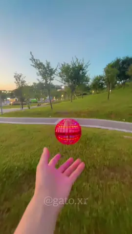 Bola Voadora Super Divertida para Todas as Idades #brinquedos #tiktokshopbrasil #bola #tiktokshop #brinquedo 