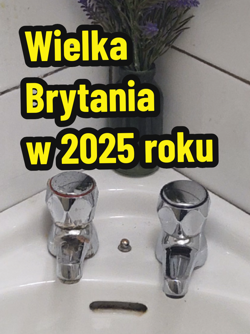 Kiedyś słyszałam o dwóch kranach, ale myslalam, ze to żart... 😂  O co chodzi? W angielskich łazienkach starego typu często są dwa krany – jeden na zimną, a drugi na gorącą wodę, bo kiedyś ciepła woda płynęła tylko z osobnego zbiornika i nie była pod ciśnieniem. Dlatego tradycyjnie nie mieszano jej w jednym kranie, co dziś wygląda dziwnie, ale chroniło przed nagłym poparzeniem... Co Was zaskakuje w Anglii? 🇬🇧🫣