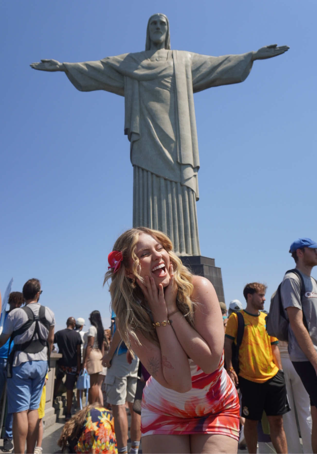 el señor se quedó quieto pa no dañar mi video 😭🤣, te amo brasil 🇧🇷  #cristoredentor #brasil #riodejaneiro #7maravillasdelmundo #travel 
