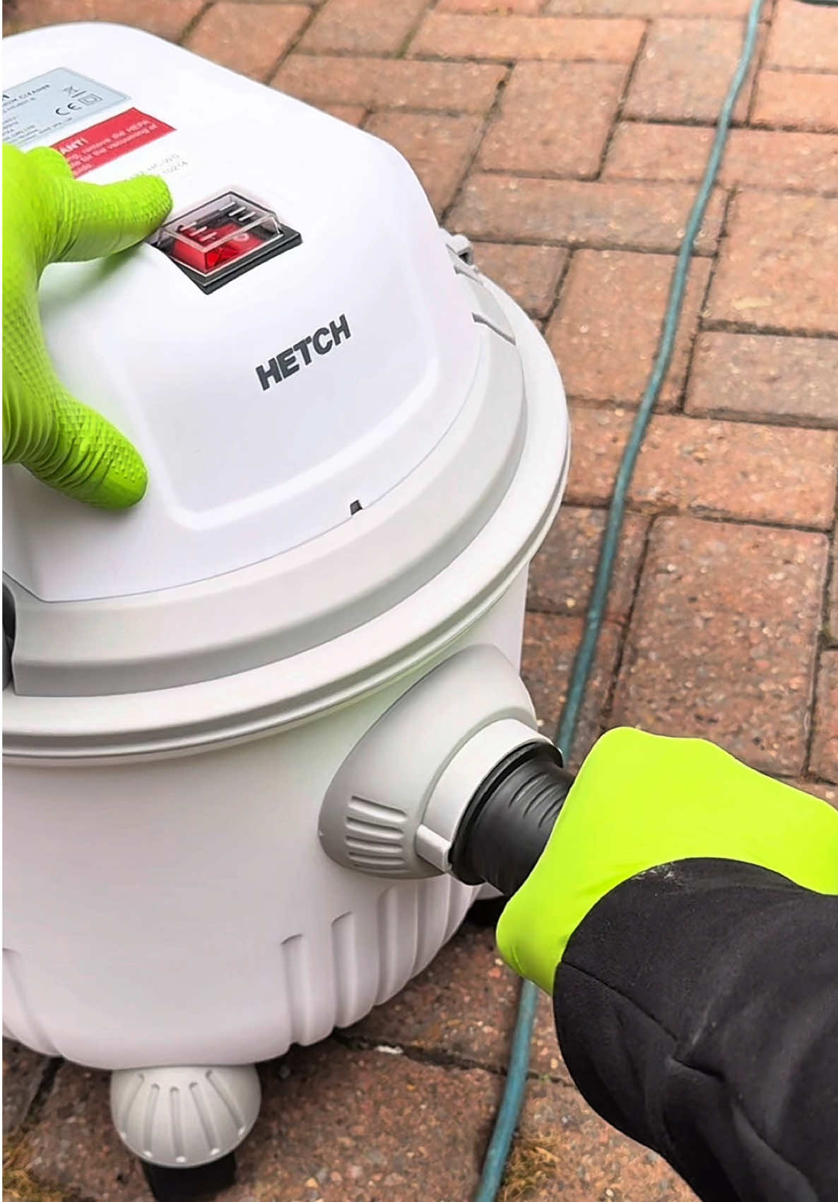 This Wet & Dry Vacuum is INSANE value right now! 🙌 #wetvacuum #cleaning #CleanTok #carcleaning #tiktokmademebuyit 