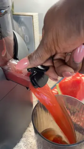 I UNDERESTIMATED THIS JUICER BY @SUSTEAS US !! #juicer #watermelon #juice #trending #tiktok 
