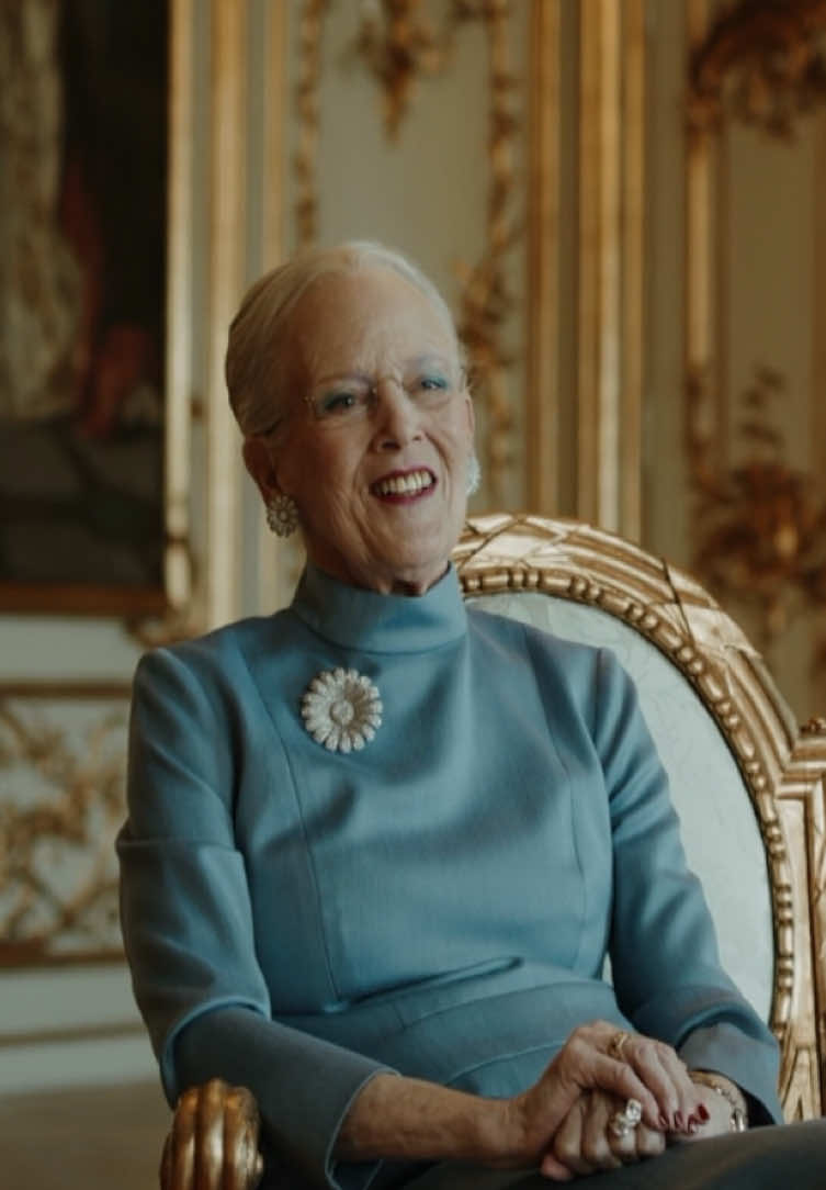 I have decided to start reuploading some of my old videos from last year in better quality. Therefore, some of you might recognize this video.  This is a video of HM Queen Margrethe talking about music and dancing in a documentary by TV2 from 2022 called ’Dancing At The Royal Palaces’ The entire documentary can be seen on SVT for free. #dronningen #dronningmargrethe #queenmargrethe #danish #denmark              