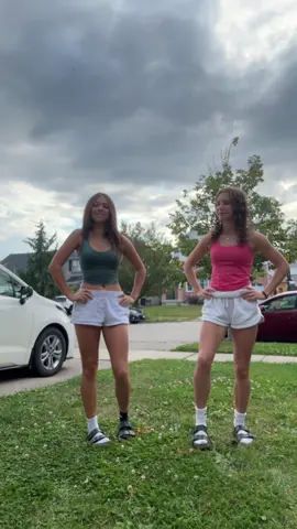 please tell me the mismatch socks are tuff! @Jordyn McGarr #dance #fyp #friendship #pro 