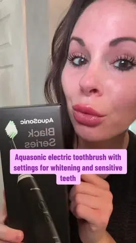 This @AquaSonic electric has settings for whitening and sensitive teeth as well and gum massage! 😁 #toothbrush #oralhealth #oralhygiene 