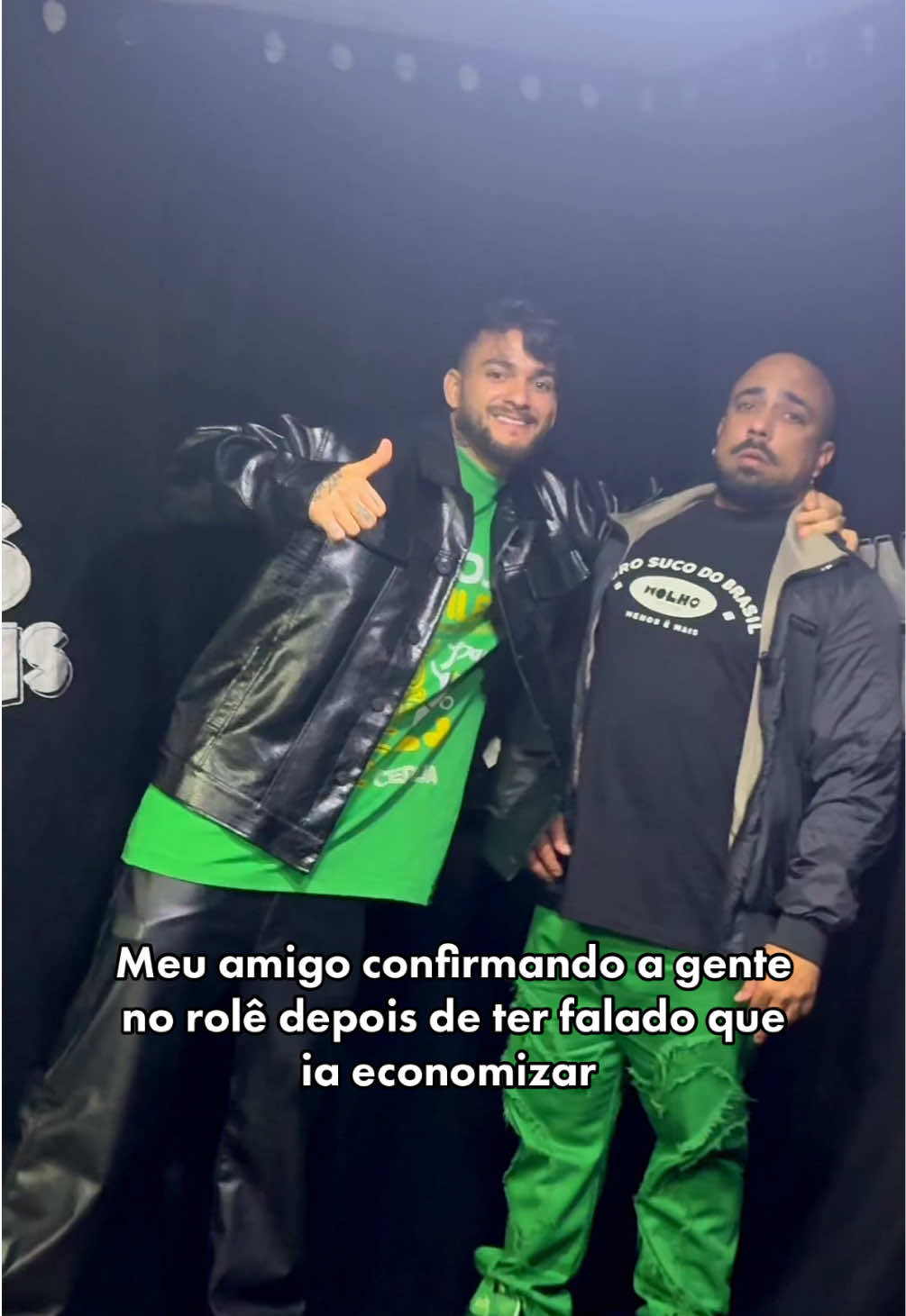 Marca aquele amigo que não se controla quando chega a sexta-feira 👀😂 #pagode #menosemais #meme #humor #sextafeira 