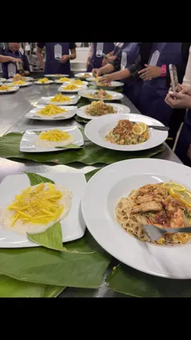 Pad Thai 👨🏻‍🍳✨🇹🇭 Es el plato nacional Tailandés, como absolutamente todo en la vida tiene un montón de versiones, acá les dejo una deliciosa que mezcla lo dulce, ácido, salado y picante. Acá les dejo un resumen de cómo elaborarlo 🔥 #padthai #clasesdecocina #aprendeacocinar #cheflife #cookfree 