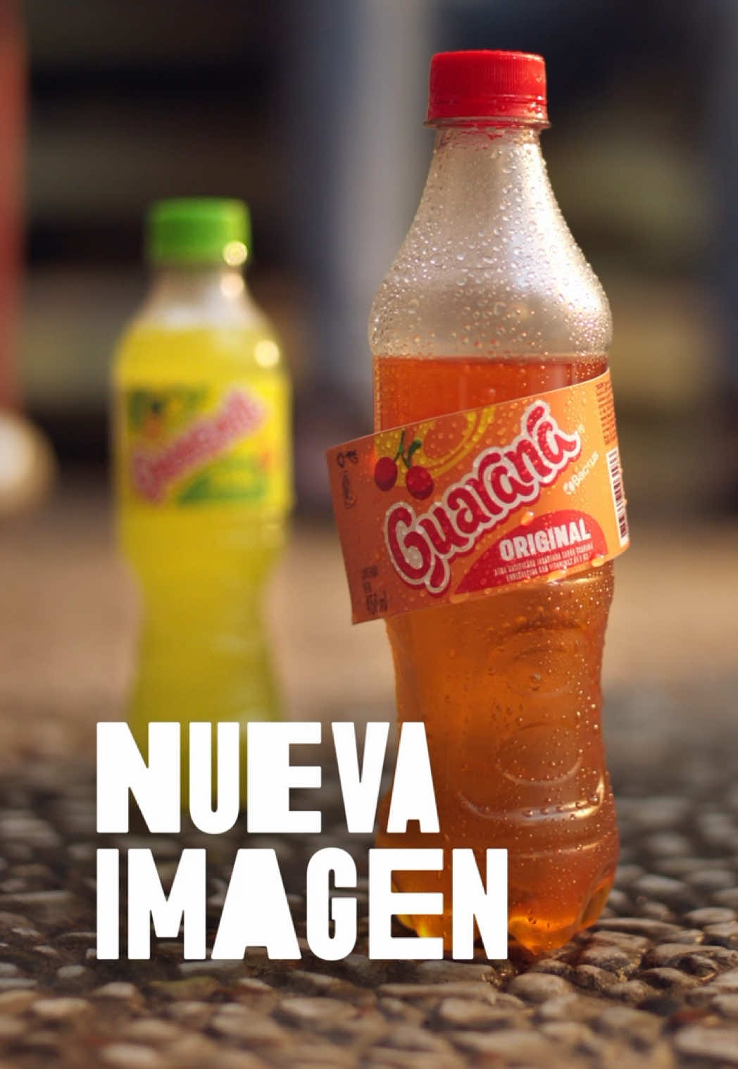 Cambiamos el look y sumamos el nuevo sabor piña.🍍🧡  Corre por tu Guaranita Backus y #SienteLoÚnico. ✨