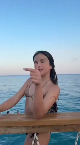 watch how my sexy girl dived into the water 🌊💦