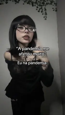 Kkkkkkkkkk da até dor física e mental e estomacal e tudo😭😭