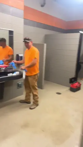 #plumberlife #dontflushvapes #plumbersoftiktok #rinseandreuse #freestuffisthebeststuff 