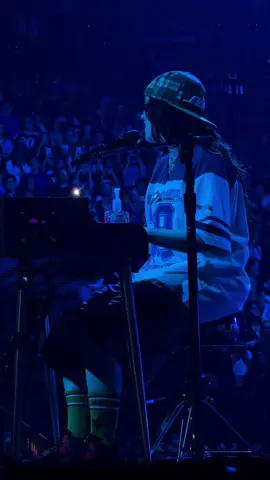 @BILLIE EILISH performing “ocean eyes” in Melbourne, Australia