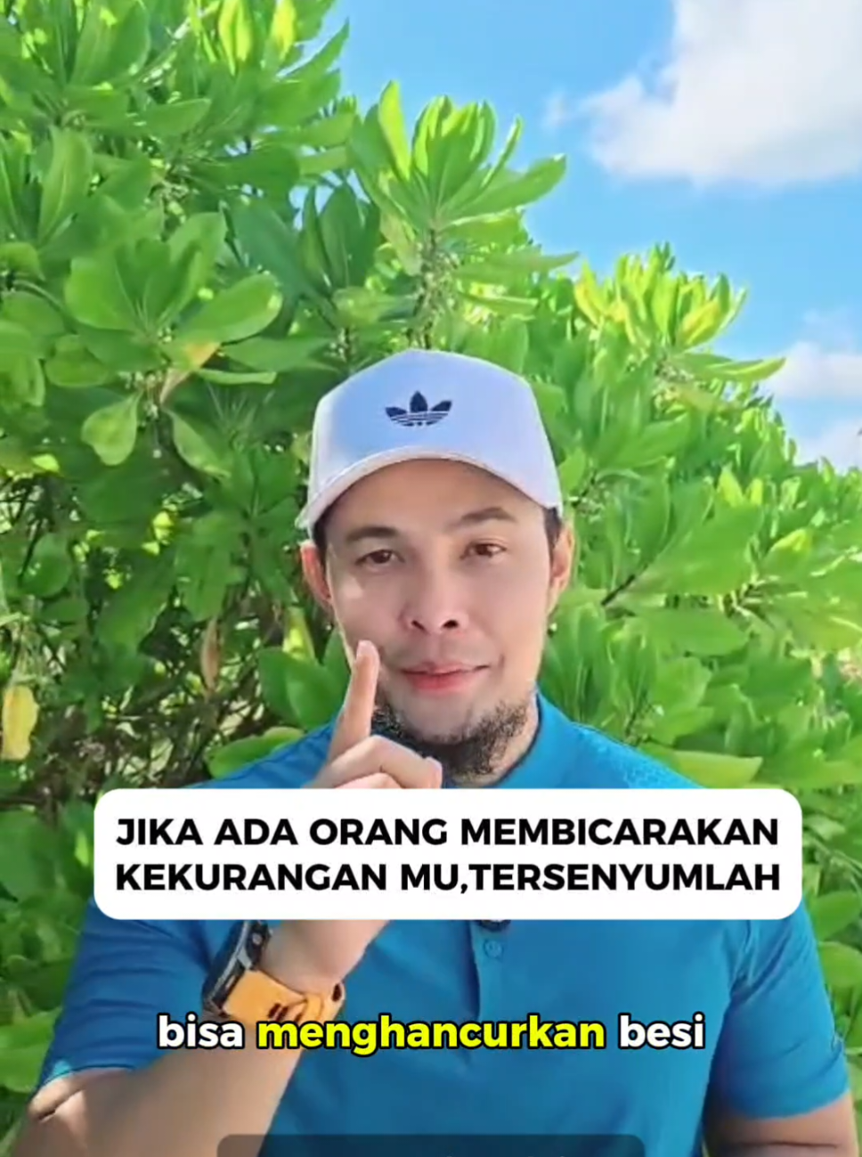 Dibicarakan Orang? Bersyukurlah… Sering kali kita merasa sakit hati saat tahu diri kita jadi bahan gibah. Padahal, justru di balik itu ada karunia besar dari Allah. Karena setiap kali ada orang yang menggunjing kita, di situ dosa-dosa kita sedang gugur, dan pahala mereka sedang ditransfer untuk kita. Rasulullah shallallahu ‘alaihi wa sallam bersabda: 