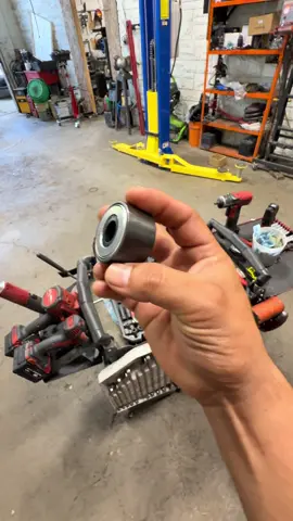 Instalador de Birlos a un precio, increíble a tan sólo cinco dólares#paratiiiiiiiiiiiiiiiiiiiiiiiiiiiiiii #mechaniclife🙋‍♂️🙏🔧🚘⚠️ #🧰🔩🔧🔨⚒️🛠️⛏️⚙️🔗✂️ #meccanico #herramientas 