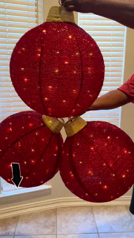 Esferas gigantes con luces! Perfectas para decorar adentro o afuera de tu casa! #navidad2025 #decoracionnavideña #christmasdecor #adornosnavideños #esferas 