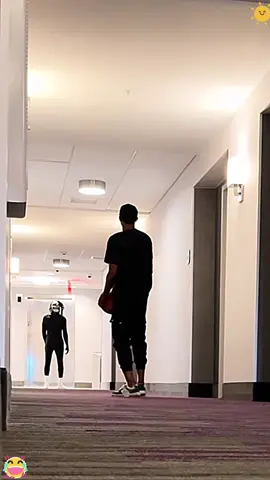 Knock on the door and turn off the lights prank 😂😂#usa #funny #funnyvideos #funnyprank #prank 