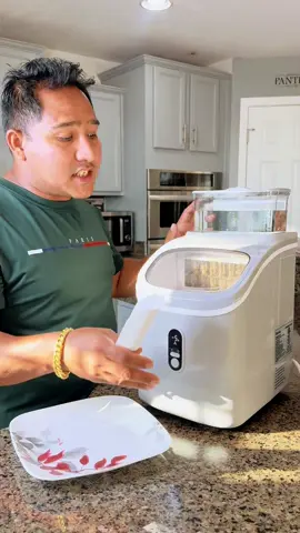 Ice maker #icemachine #ice #icemakermachine #foryoupage #icecube 
