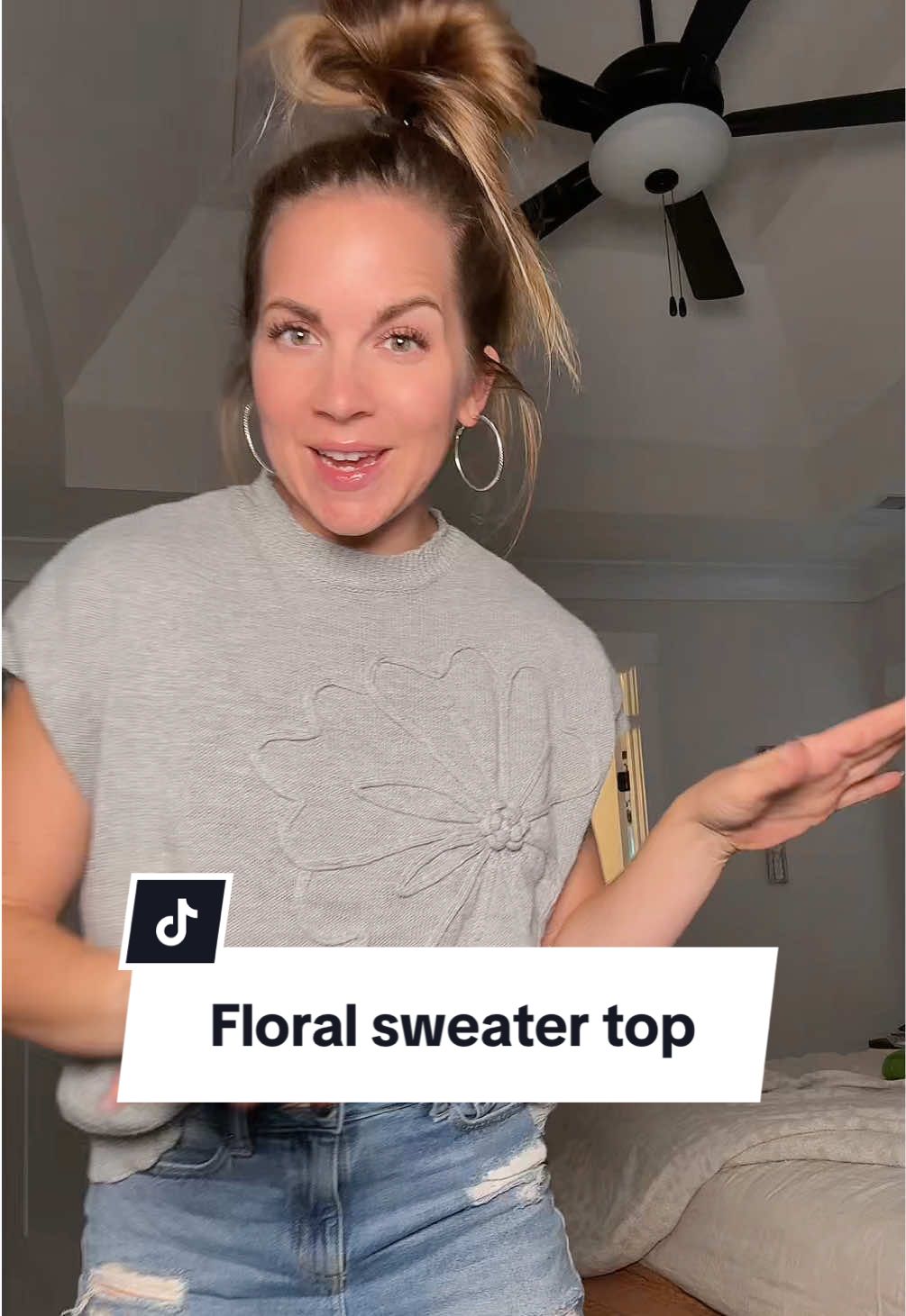 Snatch it while it’s still on sale and in stock! #fallfashion #fallfinds #sweater #womensfashion 