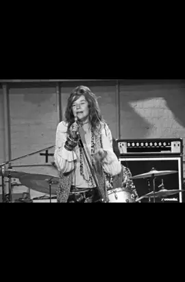 Janis Joplin foi a força crua do rock e do blues, uma voz que rasgava a alma e transbordava emoção. Selvagem, intensa e autêntica, ela viveu cada música como um grito de liberdade, deixando uma marca eterna na história da música. #JanisJoplin #RockLegend #SoulPower