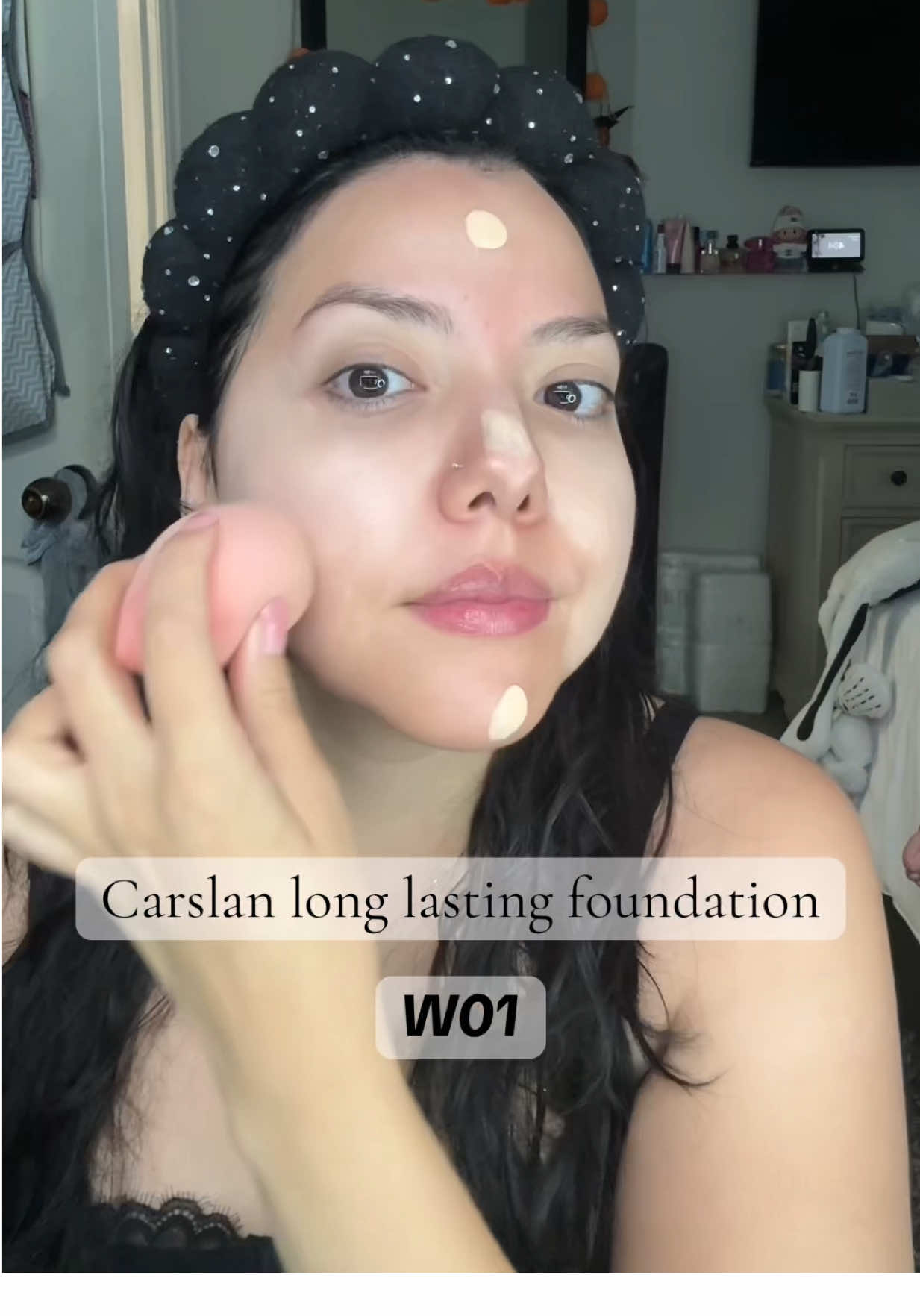 In W01 was a little too light for me but still cute💗💗 @Carslanvn  #carslan #foundation #makeup #ttshop #longlasting 