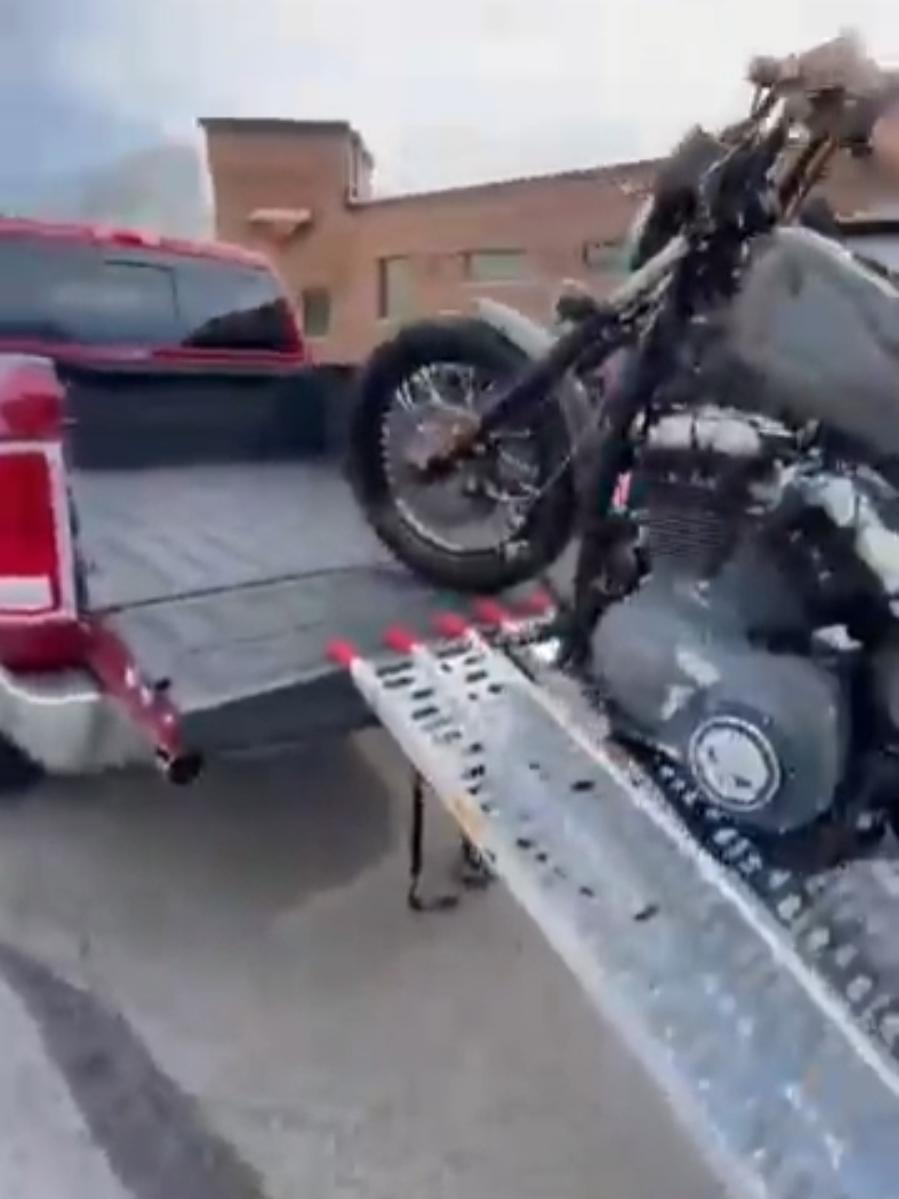 MOTORCYCLE LOADING FAILS..... #MOTORCYCLE #BIKES #FAILS  #EPICFAILS #MOTORCYCLELIFE 