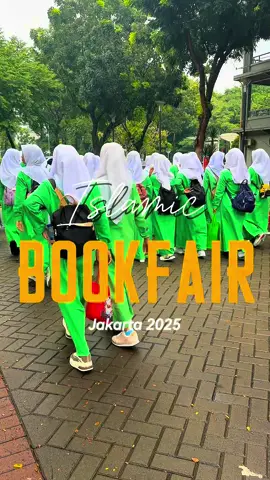 Di pesantren saya membuat kebijakan baru. Sebagian besar pelanggaran santri hukumannya adalah merangkum buku. Dan itu ternyata efektif membuat mereka jera. Sebagiannya ada yang sudah menulis sampai 160 halaman. Ada yang lebih. Ada yang kurang.  Mungkin itu bisa ditiru oleh para pengurus di pesantren lain. Apapun pelanggarannya, di dalamnya ada hukuman merangkum buku. Ada juga saat di mana saya mewajibkan mereka untuk membeli. Santri itu bisa disiplin kalau mereka sadar bahwa pelanggaran yang mereka lakukan akan membuahkan konsekuensi.  Dan konsekuensi itu harus berupa sesuatu yang tidak mereka sukai. Hukuman merangkum buku adalah hukuman yang mendidik. Siapa tahu dari sana nanti ada yang berbakat jadi penulis. Dulu saya suka membaca, antara lain, karena punya guru yang juga rajin membaca. Kalau gurunya sendiri suka maen game, maka kita nggak bisa berharap banyak dari mereka. 