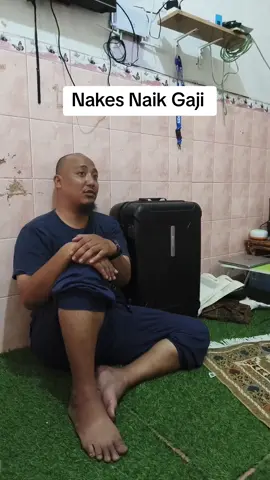 Nakes naik standard gajinya.. sampai sejauh ini jumlah atau tingkat gaji perawat kita khususnya masih jauh berasa si bawah negara lain.. dengan resiko kerja mereka yg sangat besar sudah waktunya pemerintah memperhatikan kesejahteraan mereka dengan kebijakan kebijakan yang memberikan insentif atau kelegaan kepada pada tenaga kesehatan itu khususnya perawat #nakes #perawat #dokter #kesehatan #pemerintah 