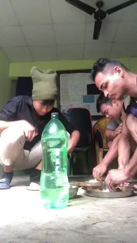 Ko ho teo topi launy 🤓🤓#jhapalimuser #rabindanuwar57 #comedyvideo #goviral 