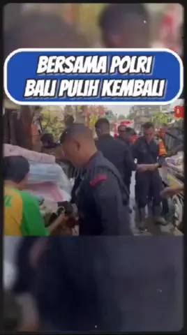 Polri turun tangan tangani banjir Bali: bersihkan rumah & fasilitas umum, distribusi bantuan, hingga cari korban hilang. Hadir sebagai garda kemanusiaan, bersama rakyat untuk bangkit 🇮🇩