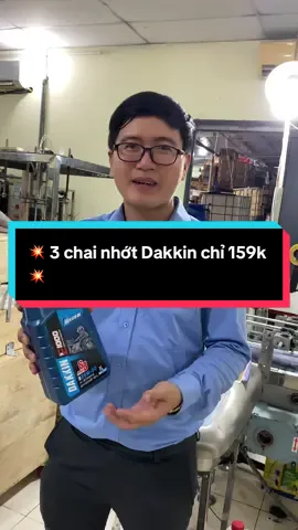 💥 3 chai nhớt Dakkin chỉ 159k 💥 Giá này không phải rẻ đâu nha anh em, là TikTok & công ty đang trợ giá đó 🚀 Mỗi chai chạy 2000km, xe êm – bốc máy – bảo vệ động cơ vượt trội. Nhanh tay săn ngay combo trước khi hết sale #nhotDakkin #salehot #freeship #nhotxemay #combosieuhoi 
