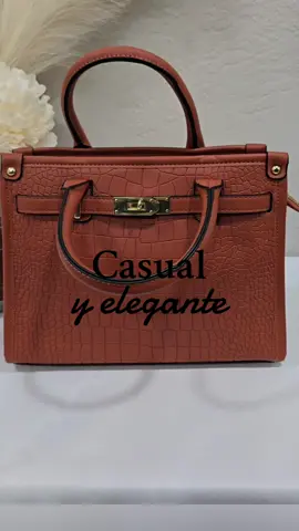 Bolso casual y elegante para toda ocasion! #bolsodemano #casualpurse #trendyhandbag #womensfashion #tiktokshop 