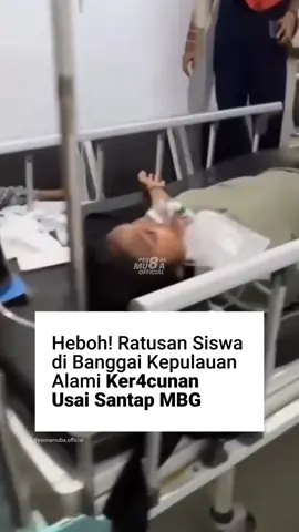251 Pelajar Keracunan MBG di Banggai Kepulauan 78 Orang Masih Dirawat Meski Sebagian besar pasien keracunan Makanan Bergizi Gratis (MBG) telah kembali, namun masih ada puluhan pelajar yang masih dalam perawatan di RS Trikora Salakan, Kab. Banggai Kepulauan, Sulawesi Tengah, Kamis (18/9/2025). Data terakhir dari RS Trikora Salakan hingga pukul 07.00 WITA, jumlah pelajar yang mengalami keracunan usai menyantap MBG di sekolah berjumlah 251 orang. Dari data itu, 173 orang di antaranya telah diizinkan pulang setelah mendapat penanganan medis di RS Trikora Salakan. Sedangkan 78 orang lainnya masih dalam perawatan intensif. Gejala keracunan MBG yang dirasakan ratusan pelajar beragam, yaitu gatal-gatal di seluruh badan, mual/muntah, bengkak wajah, gatal tenggorokan, sesak nafas, pusing, dan sakit kepala. Sementara itu, 251 pelajar terdampak keracunan MBG tersebar di SMA 1 Tinangkung, SMK 1 Tinangkung, SDN Tompudau, SDN Pembina, SDN saiyong, MTs Alkhairaat Salakan. Indikasi penyebab sementara keracunan karena olahan ikan jenis cakalang pada menu MBG yang diduga sudah tidak layak konsumsi. Saat ini, siswa-siswi yang terdampak keracunan terus berdatangan untuk memperoleh penanganan medis di RSUD Salakan. Pemerintah Kab. Banggai Kepulauan dan pihak terkait telah membangun tenda darurat di halaman RSUD untuk tempat perawatan dan observasi siswa- siswi yang terdampak. https://palu.tribunnews.com/sulteng/168774/251-pelajar-keracunan-mbg-di-banggai-kepulauan-78-orang-masih-dirawat #pesonamuba #mbg #makangratis #prabowo 
