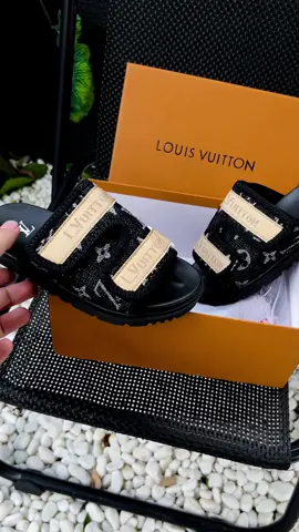 Lên chân các cậu cả là nhức nhức cái nách luôn #chuvitsneaker #depchobe 