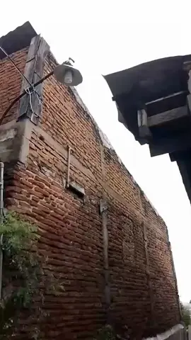 Detik detik rumah roboh  Di gisikdrono semarang barat  # semoga cepat terkondisikan# 