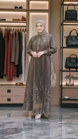 Emyra Gamis Jumbo Dress Kondangan Arisan Plisket Motif Bunga Busui Kekinian Formal Mewah Muslim Panjang Wanita by Ventedaily #dress #gamis #kondangan #ootdfashion #trending 