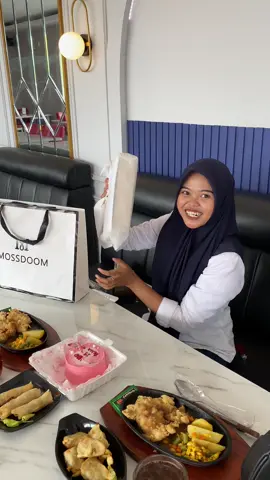 Unboxing sek bolo❤️‍🔥#ultah#suprise#bff#fypシ 