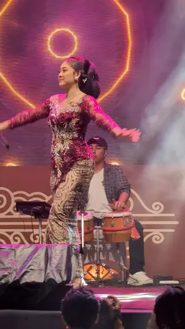 Pesona Sinden Trending Silvy Kumalasari memang macan manis cantik #sindencantik #sindenidola #silvikumalasari