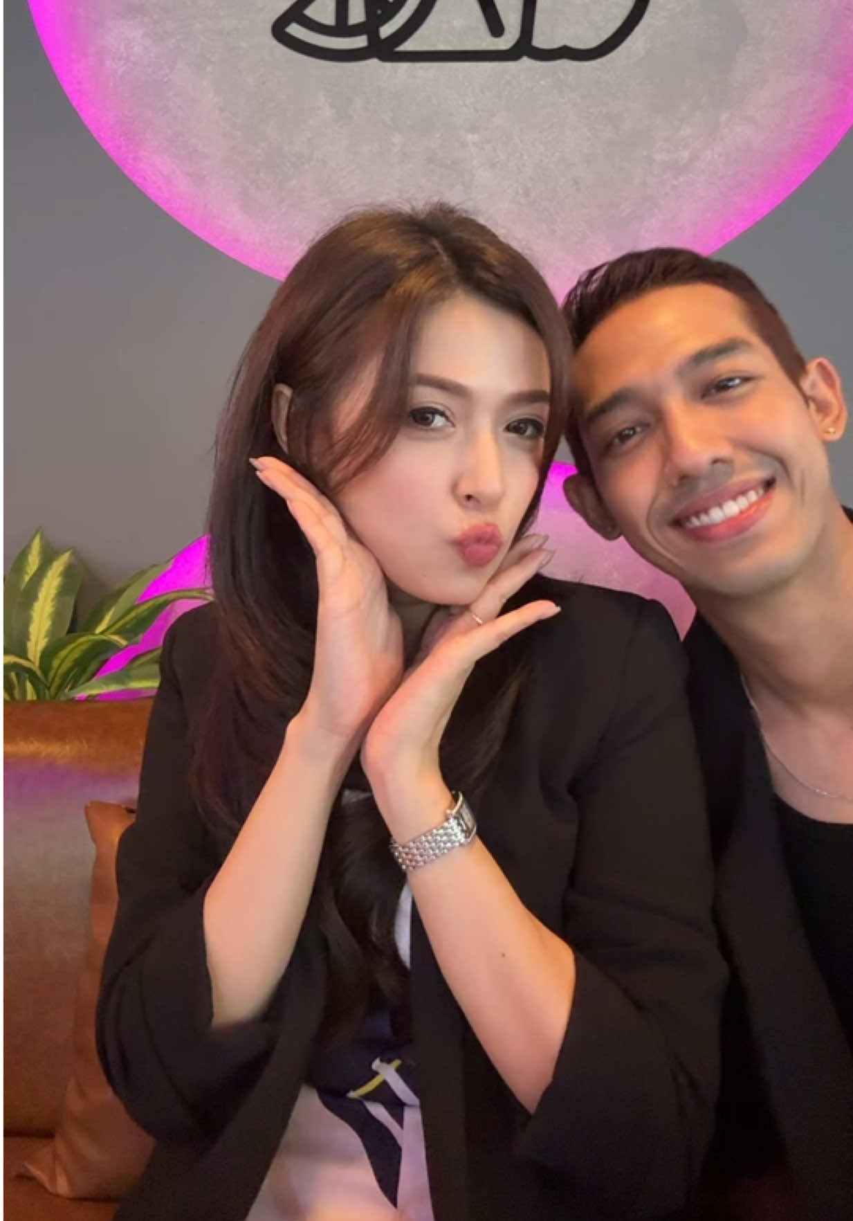 Happy Anniversary my love ♥️🥰🫶🏻💐 @Aung Paing  #foryou #kiss #khaingthazinnguwah #couplegoals #Love 