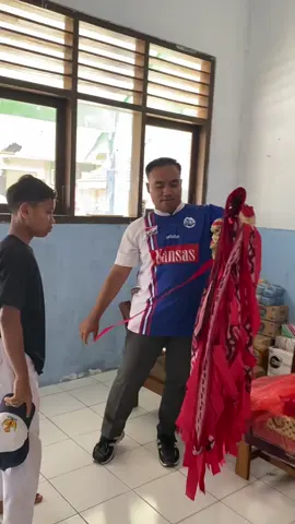 Fitting Baju di @smpn5bantursatuatap see you tanggal 22 September guysss. Jangan lupa diramaikan ya temen