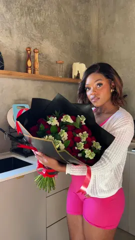 Now my skin feels good,I feel good .And my confidence…Yeah ,it’s glowing too .All from one simple bar . Who knew  @Dove Beauty & Personal Care @Dove South Africa  DoveBeautyBar# #S#SoftIsAFlexThatGirlEnergy#skincare 
