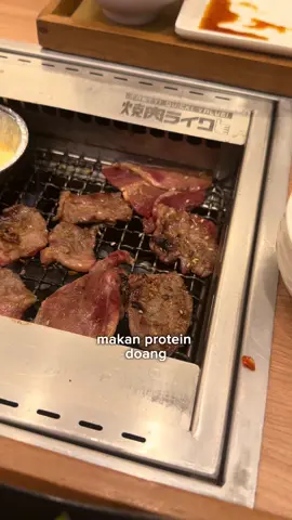 Gym tiap hari + ngegas protein doang 🏋️‍♂️🍗 emang bikin otot jadi, tapi jangan lupa… kalo serat ga masuk, pencernaan bisa seret 🚫💩 Kuncinya itu balance, bro! ⚖️ Otot butuh protein, tapi tubuh juga butuh vitamin, mineral, dan serat dari sayur biar sehatnya lengkap 🥦✨ Mau sayur fresh kualitas top? gaskeun ke Forevergreen 🥬 #willforeverbeyourgreens #sayuranhidroponik #tanamanhidroponik #petanimilenial #petanimuda 