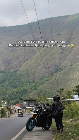 gapapa minum kopi ABC Susu Indomaret, yang penting minumnya di Sembalun 😆