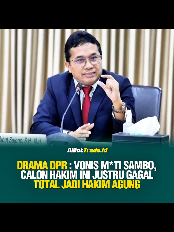 Dalam proses pemilihan calon hakim agung dan hakim ad hoc HAM di Mahkamah Agung (MA) tahun 2025, Hakim Alimin Ribut Sujono yang berani menjatuhkan vonis hukuman m*t1 kepada Ferdy Sambo mendapatkan nol suara di komisi III DPR RI. Nama hakim yang sempat mencuri perhatian publik karena memvonis m*t1 Ferdy Sambo kini kembali jadi sorotan. Saat proses uji kelayakan calon hakim agung di Komisi III DPR, ia justru tak mendapat satu pun dukungan suara dari para anggota dewan. Dari total 16 kandidat yang mengikuti fit and proper test, hanya 10 nama yang disetujui dan lolos, sementara enam lainnya, termasuk Alimin, gagal lolos dalam rapat pleno pada Selasa (16/9/2025). #beritaterkini #fyp #dpr #dprri #hakimagung 