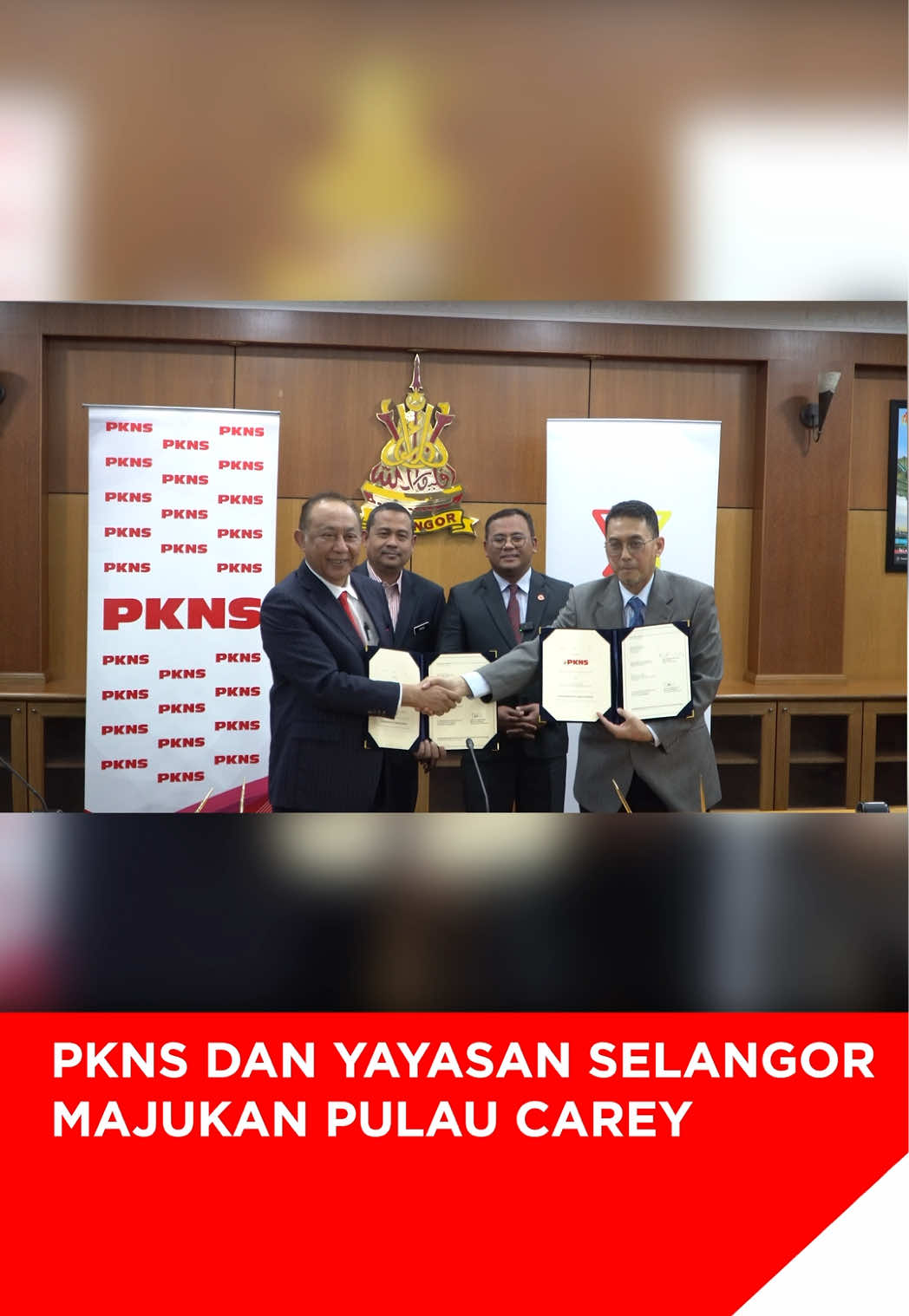 TAHUKAH ANDA ❓ Pulau Carey bakal jadi tumpuan pembangunan besar di Selangor 🤝 PKNS & Yayasan Selangor baru je sign MoU  📍 Projek atas tanah seluas 1,693 ekar 📚 Ekonomi & pendidikan untuk generasi muda ✨ Pulau Carey ➡️ pemangkin pembangunan inklusif & berimpak tinggi! #PulauCarey #KitaSelangor #PKNS #YayasanSelangor #FYP @YS TikTok 