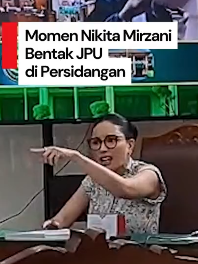 Nikita Mirzani membentak Jaksa Penuntut Umum (JPU) di sidang dugaan pemerasan dan TPPU pada Kamis (18/9). Momen tersebut terjadi saat JPU menyatakan keberatannya. Dalam sidang kali ini, Nikita Mirzani membawa 4 saksi untuk meringankan statusnya sebagai terdakwa. Creator: Ammaarza Akhmal #nikitamirzani #skincare #persidangan #kasuspemerasan #detikcom